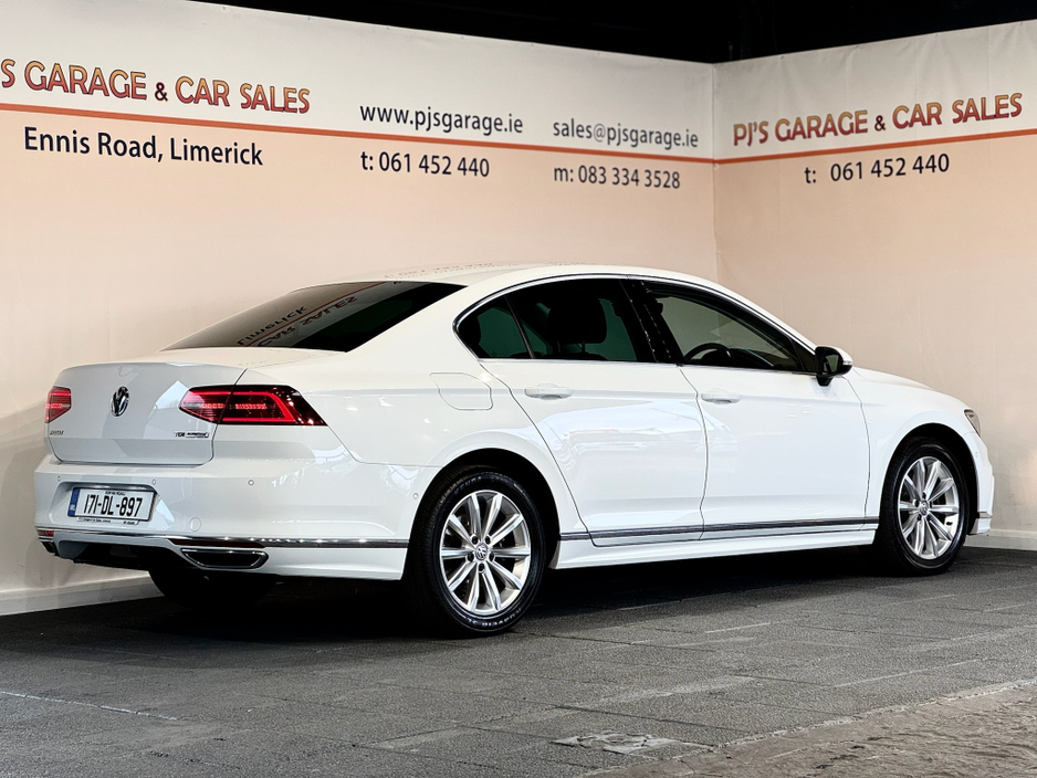 2017 Volkswagen Passat - image 5