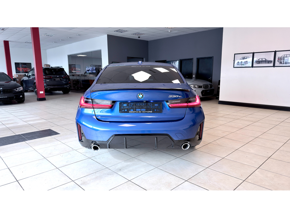 2024 BMW 3 Series - image 24