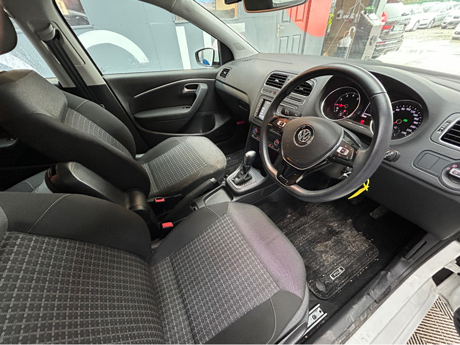 2017 Volkswagen Polo - image 4