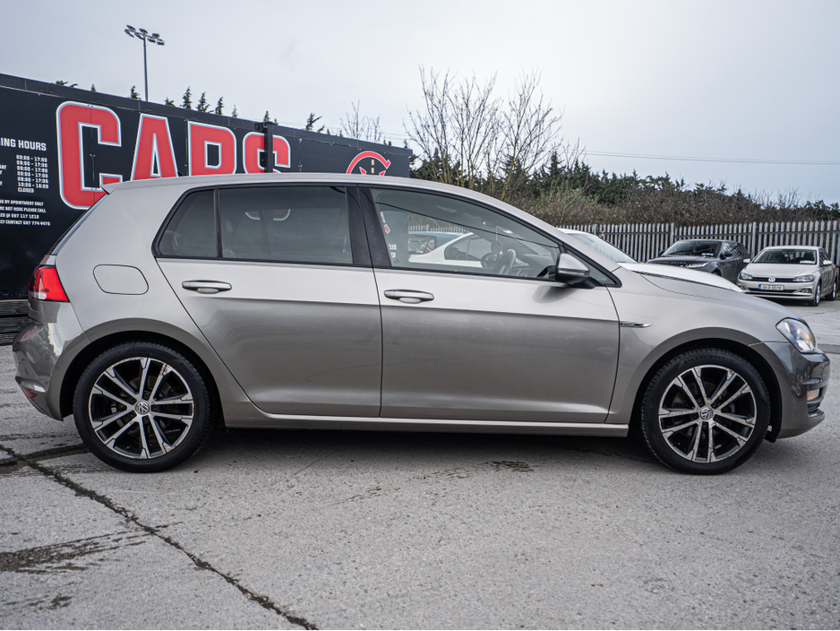 2016 Volkswagen Golf - image 12