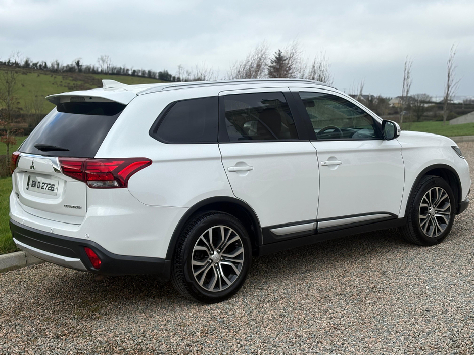 2018 Mitsubishi Outlander - image 4