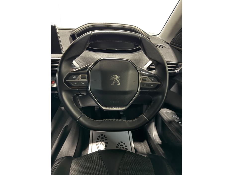2018 Peugeot 3008 - image 17