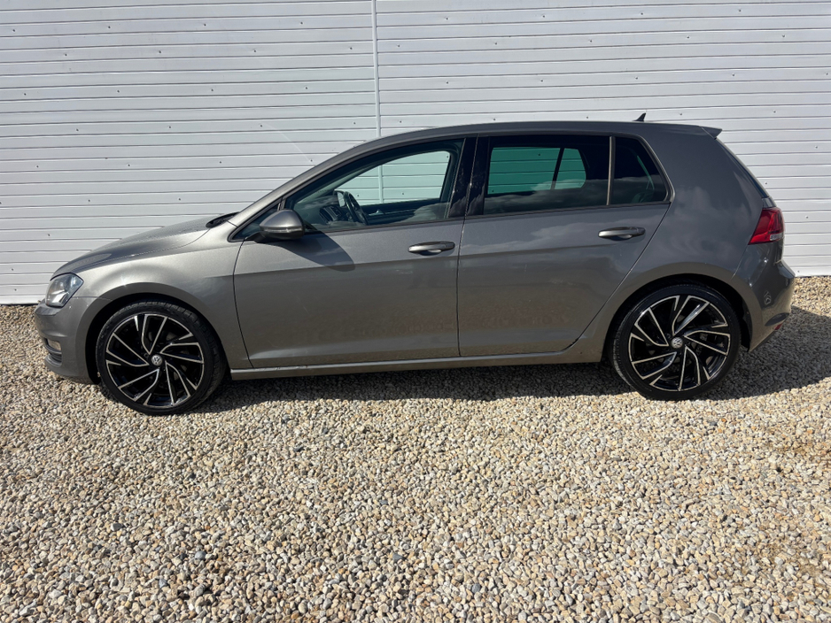 2015 Volkswagen Golf - image 18