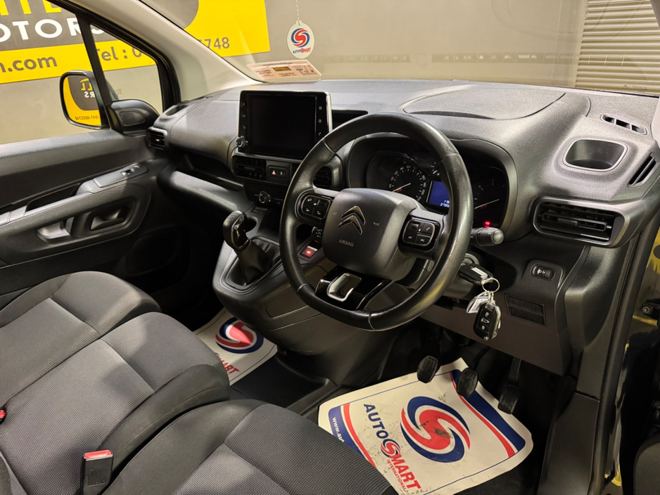 2021 Citroen Berlingo - image 10