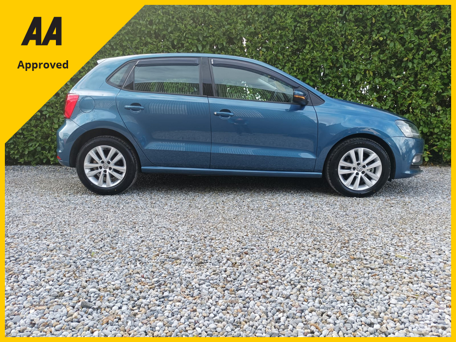 2017 Volkswagen Polo COMFORTLINE PLUS 1.2 TSI COMPREHENSIVE SERVICE HISTORY (10 STAMPS) ONLY 43,729kms FACTORY IMMOBILISER DASH CAMERA REVERSE CAMERA APPLE CAR PLAY ANDROID AUTO 2 YEARS NCT 1 YEAR ROAD TAX 4 NEW TYRES €14,495
