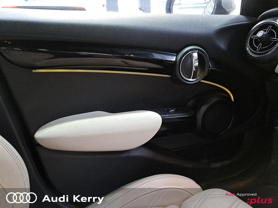 2022 MINI Cooper - image 18