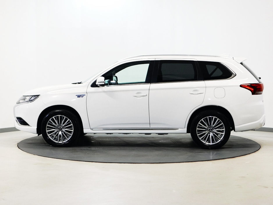 2021 Mitsubishi Outlander - image 5