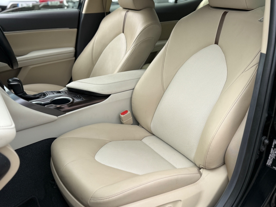 2021 Toyota Camry - image 32