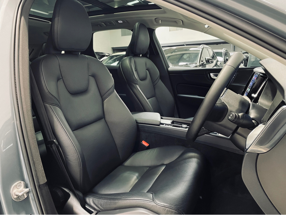 2023 Volvo XC60 - image 11