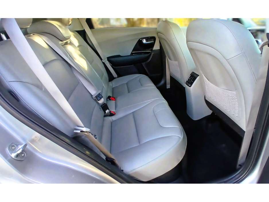 2020 Kia Niro - image 18