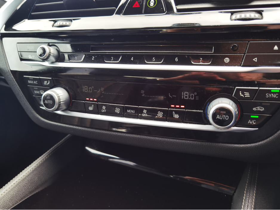 2017 BMW 5 Series - image 16