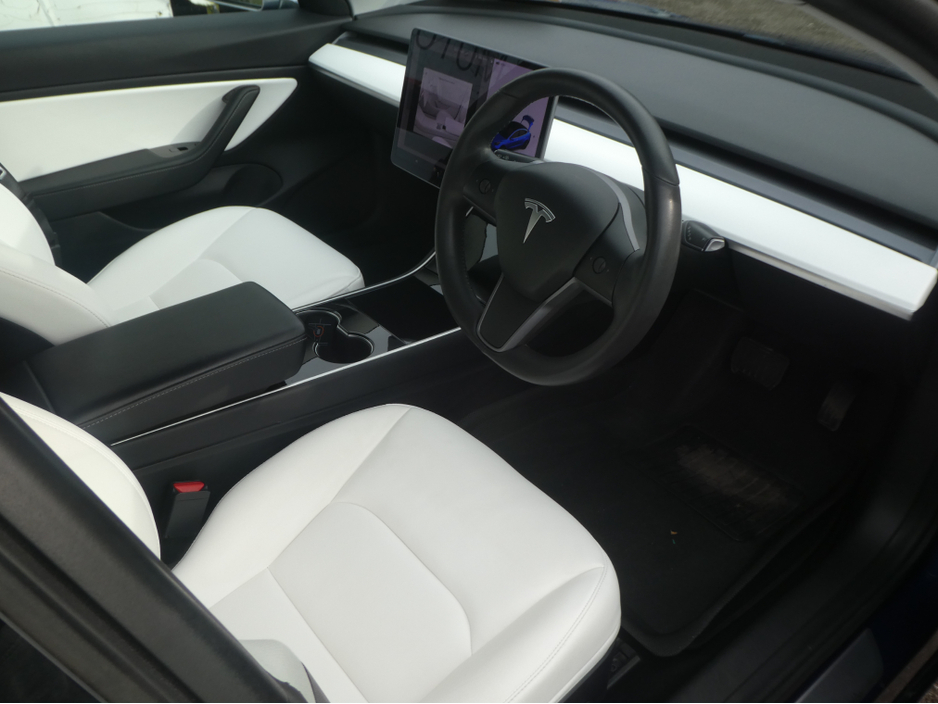 2020 Tesla Model 3 - image 7