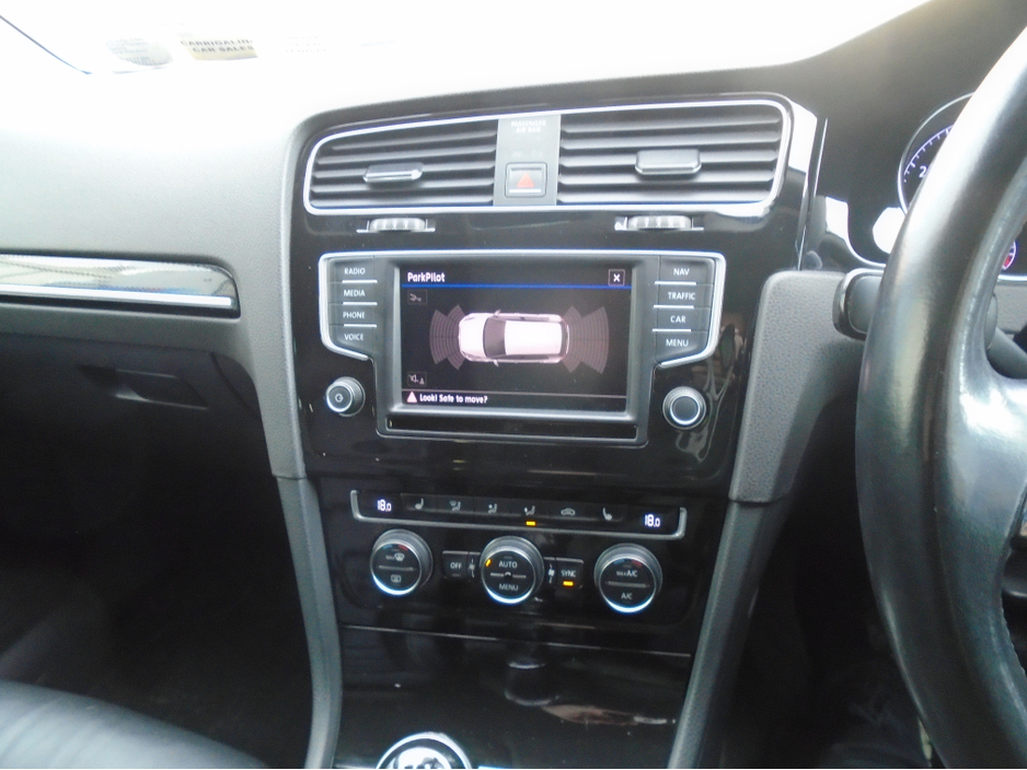 2017 Volkswagen Golf - image 11