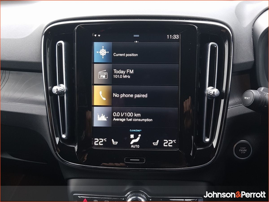 2023 Volvo XC40 - image 10