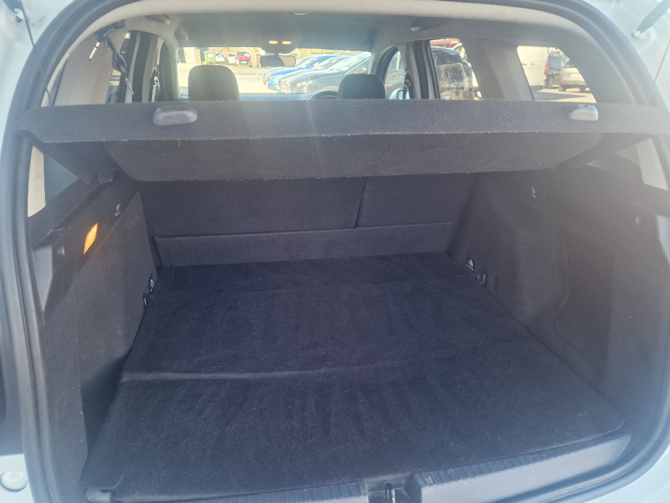 2020 Dacia Duster - image 21