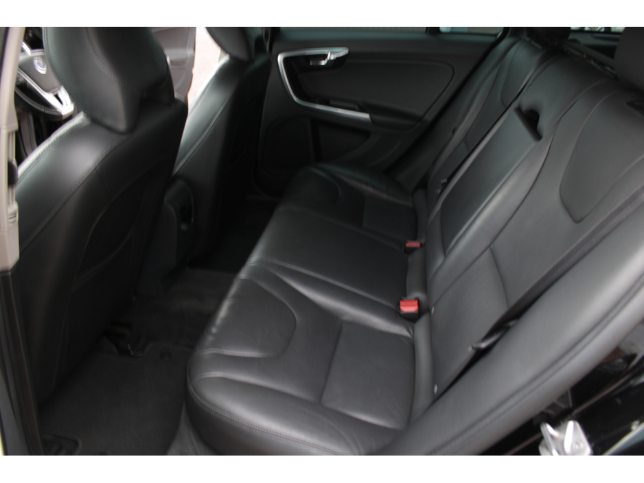 2016 Volvo V60 CROSS COUNTRY 2.0D4 180BHP  CROSS COUNTRY EDITION 5DR ESTATE AUTOMATIC // STUNNING CAR WITH ONLY 152, 000 KMS // BUY WITH CONFIDENCE AA AND SIMI APPROVED DEALER 2025 // FINANCE ARRANGED // ALL TRADE INS WELCOME // €15,950