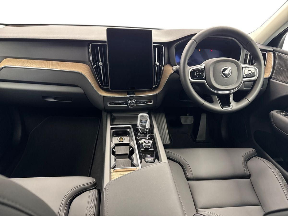 2026 Volvo XC60 - image 8