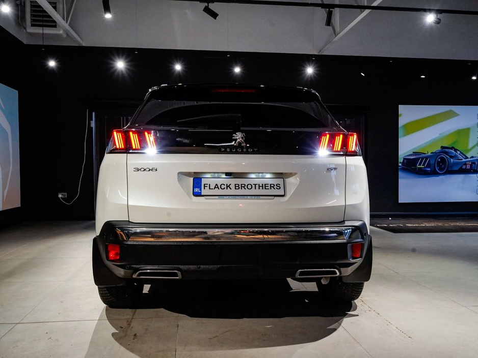 2021 Peugeot 3008 - image 8