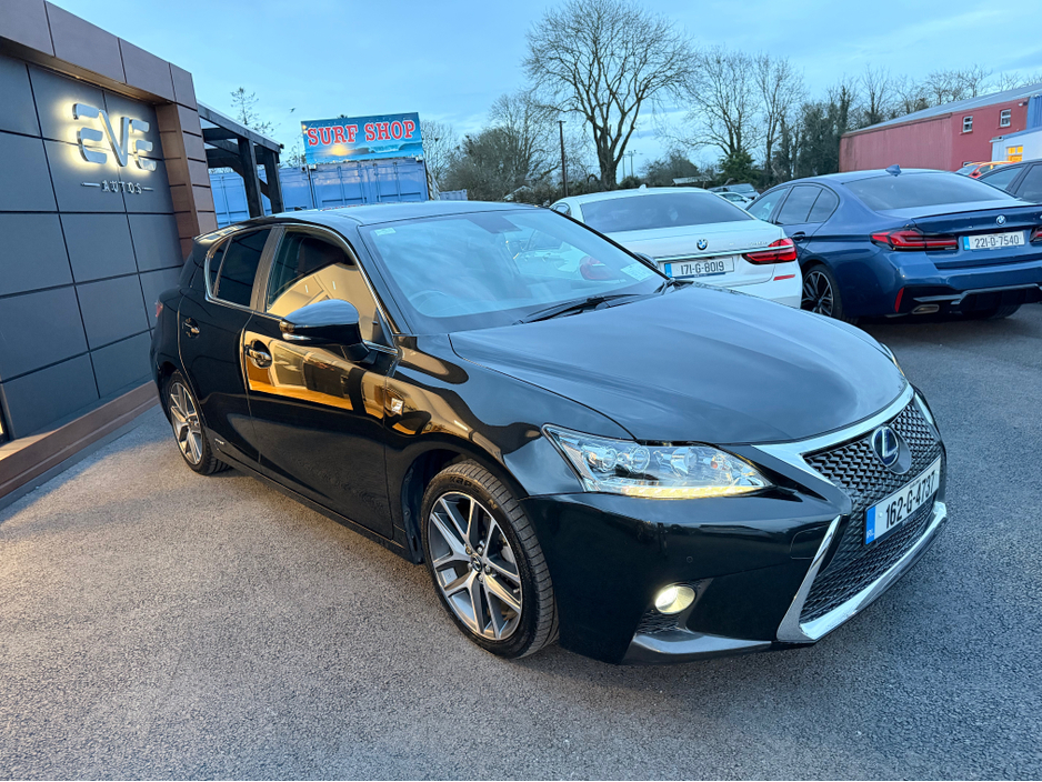 2016 Lexus CT 200 h - image 4