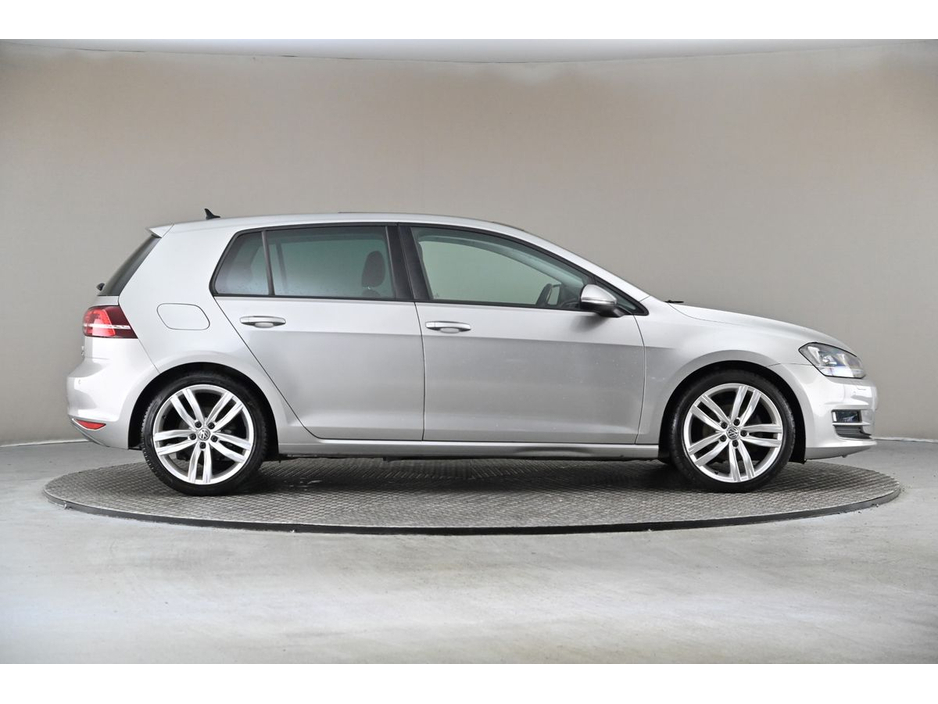 2016 Volkswagen Golf - image 11