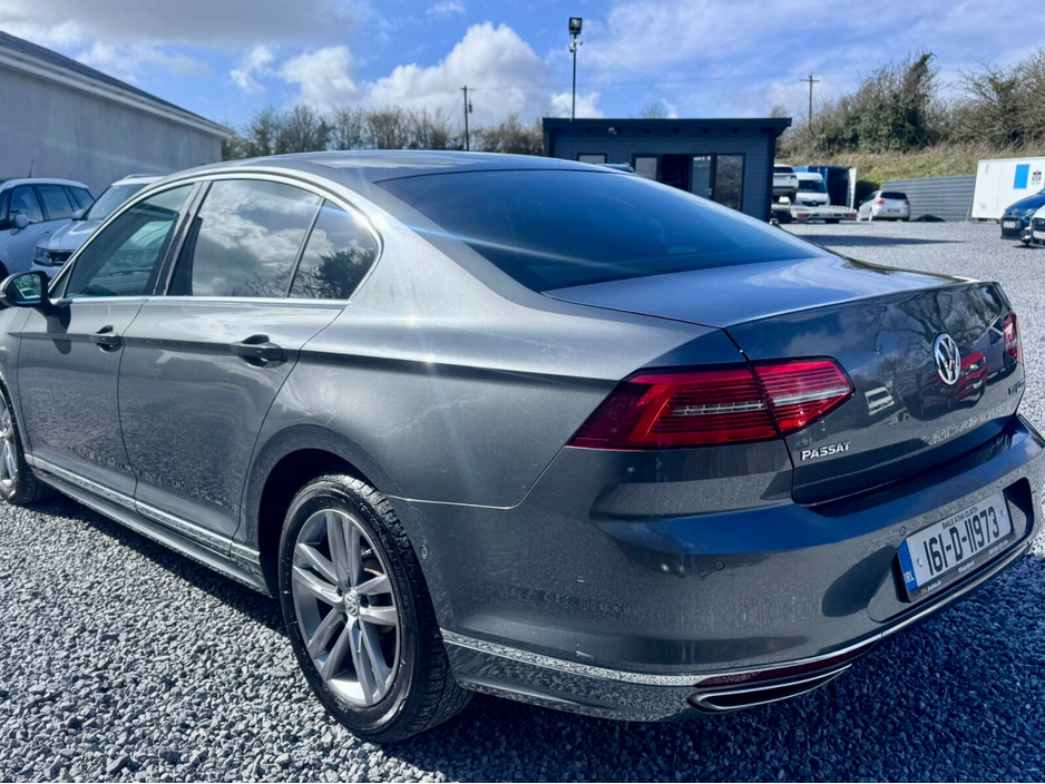 2016 Volkswagen Passat - image 4