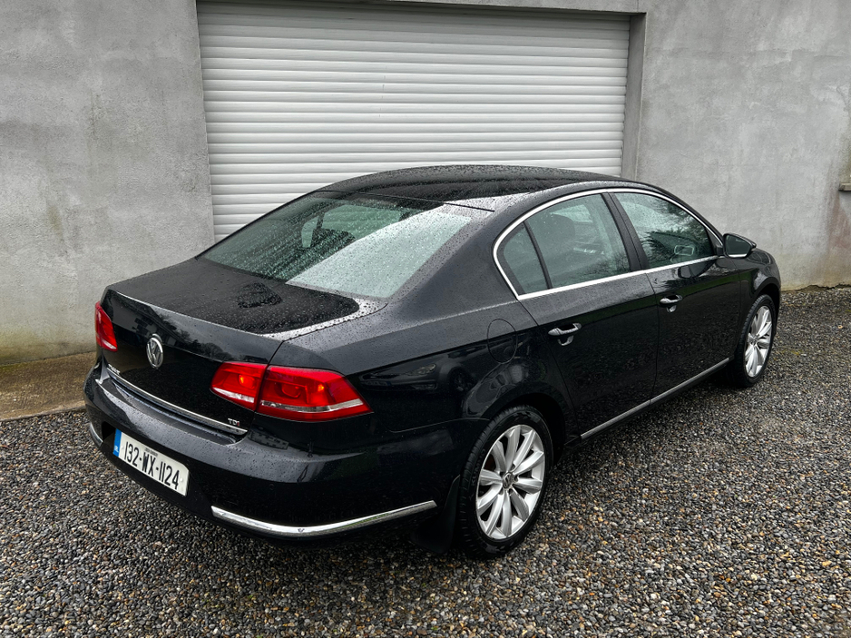 2013 Volkswagen Passat - image 5