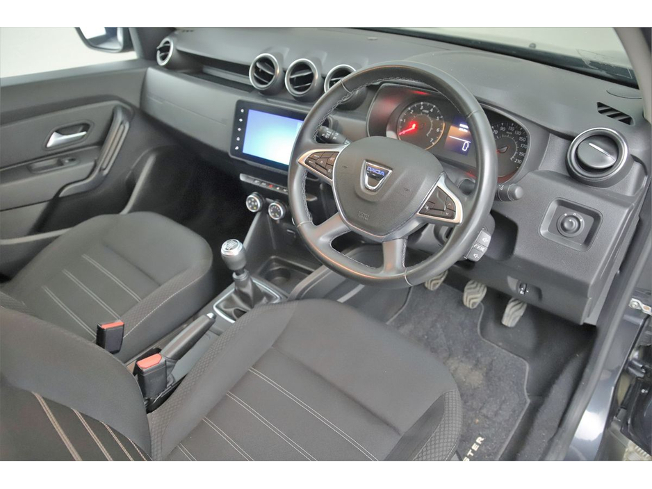 2022 Dacia Duster - image 13