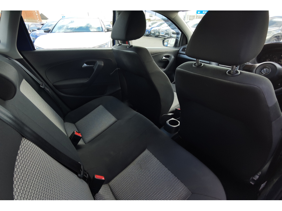 2013 Volkswagen Polo - image 11