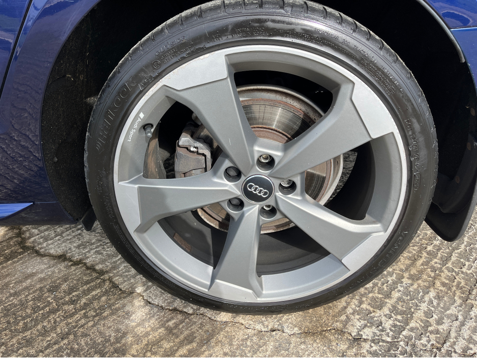 2020 Audi A4 - image 9