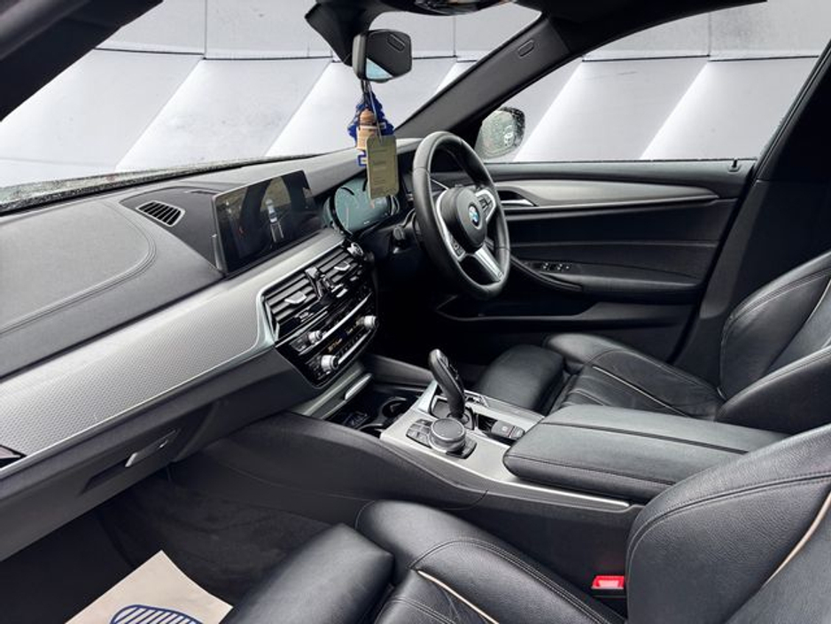 2018 BMW 5 Series - image 14