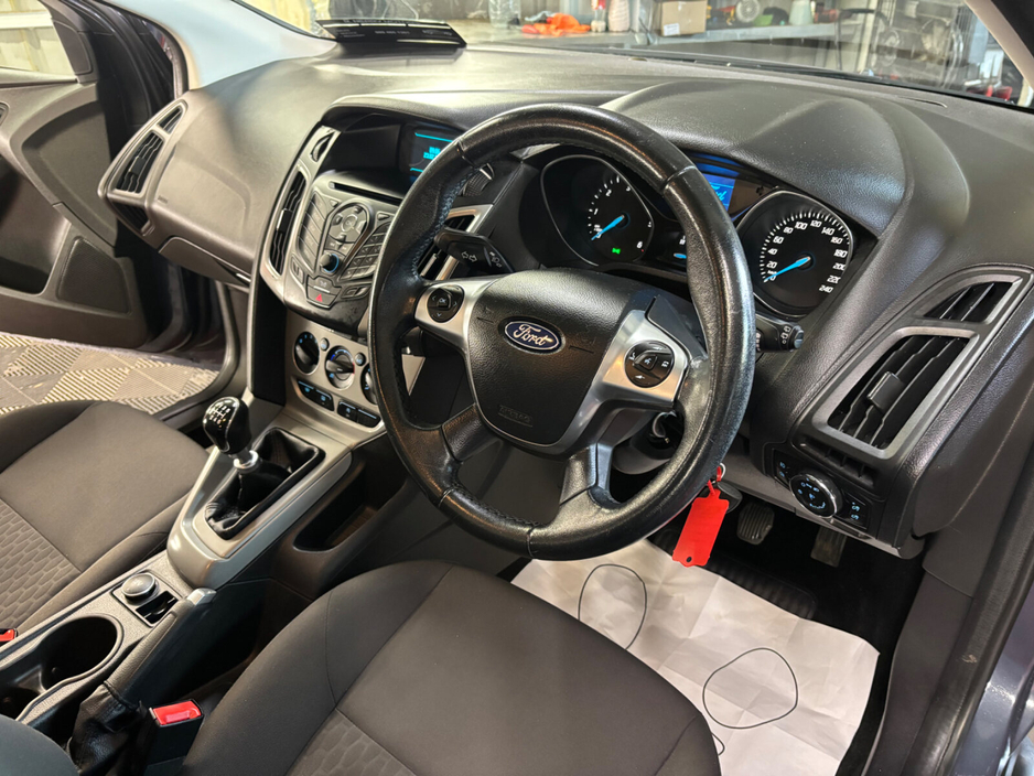 2014 Ford Focus - image 8