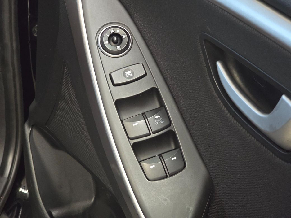 2015 Hyundai i30 - image 14