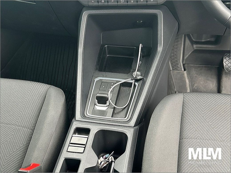 2025 Ford Transit Connect Trend Flexicab 5 seater 1.5 PHEV 150ps 6 speed Auto (V) Price Ex VAT *Trend heated seat pack, Fixed 2nd row window * €30,077