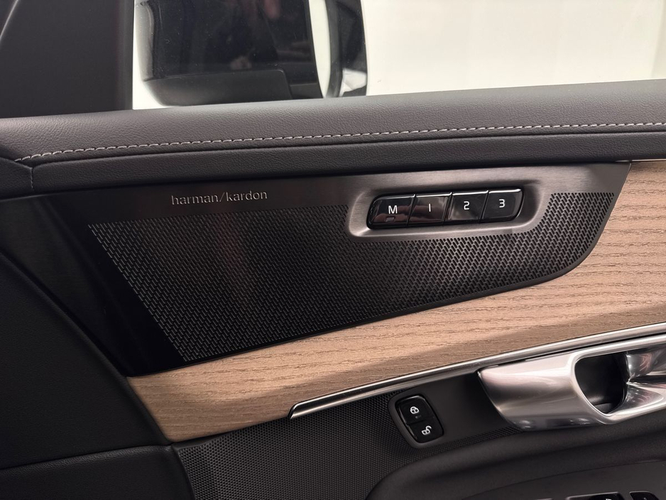 2026 Volvo XC90 - image 16