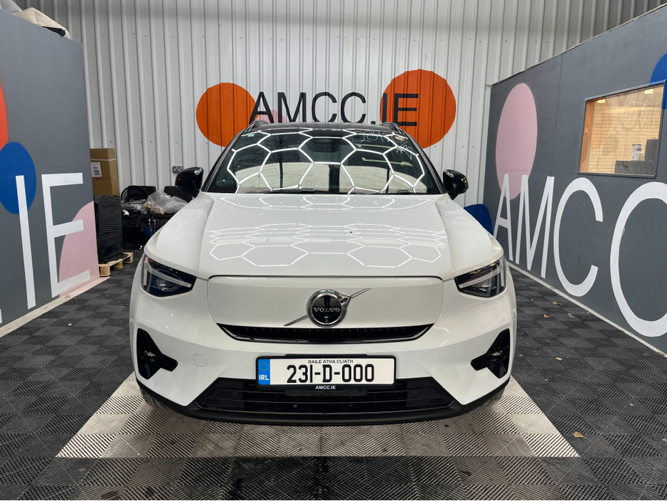 2023 Volvo XC40 - image 6