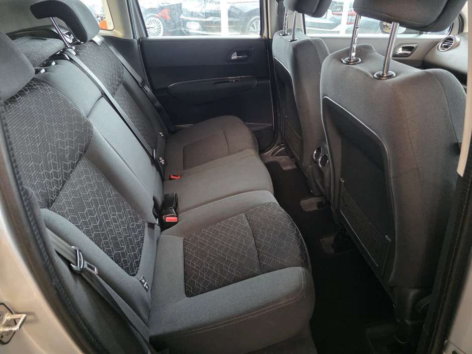 2016 Peugeot 3008 - image 12