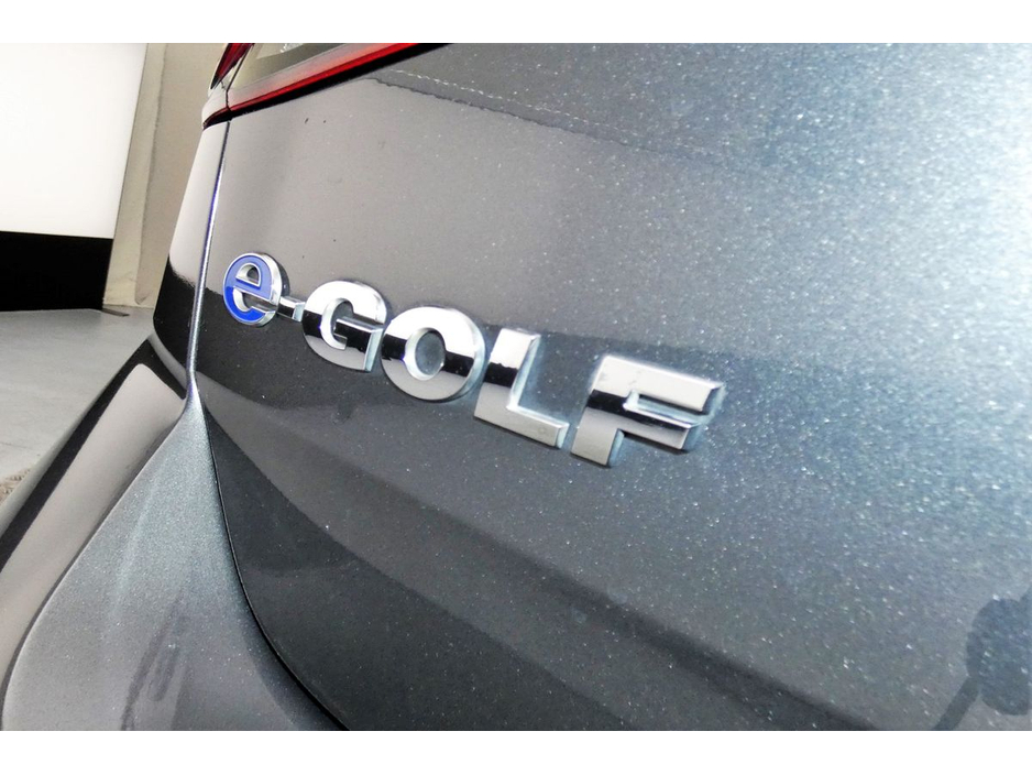 2019 Volkswagen E-Golf - image 28
