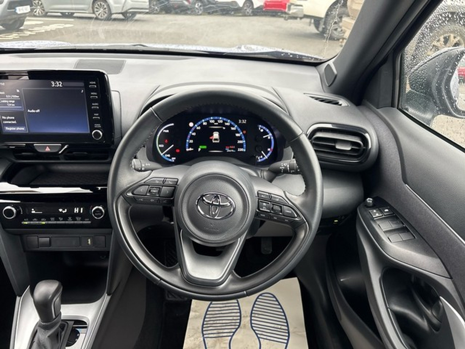 2024 Toyota Yaris Cross - image 9