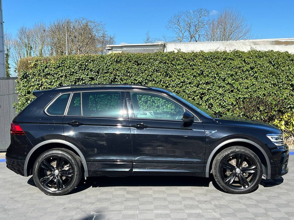 2020 Volkswagen Tiguan - image 2