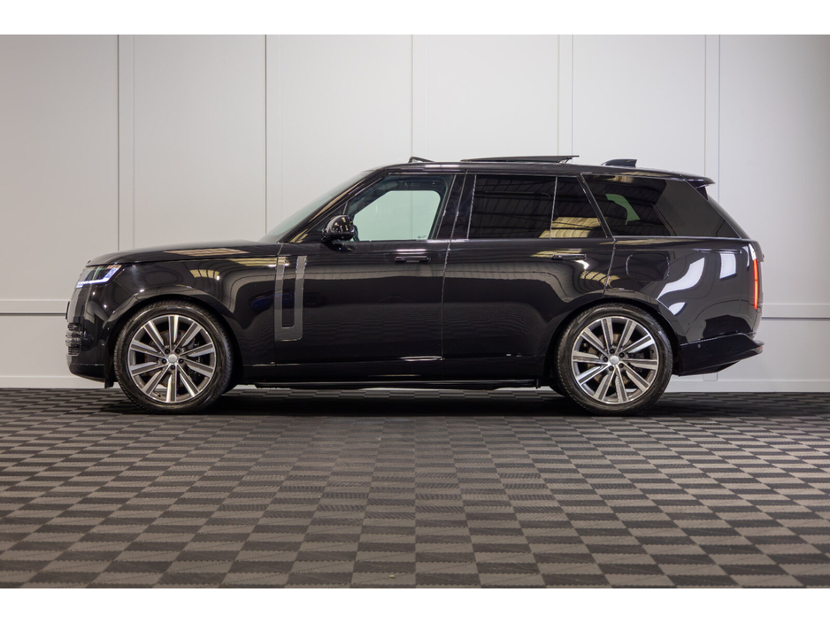 2024 Land Rover Range Rover - image 3