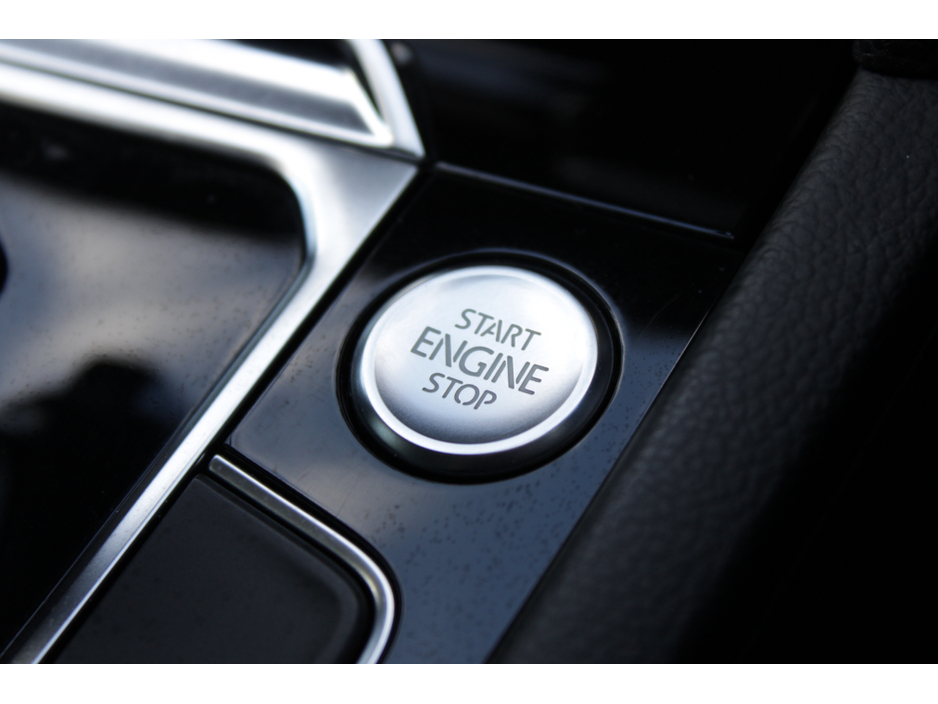 2018 Volkswagen Passat - image 18