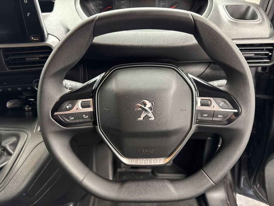 2024 Peugeot Partner - image 13