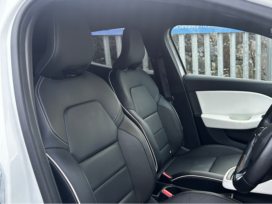 2021 Renault Clio High spec automatic 1.2 €17,995