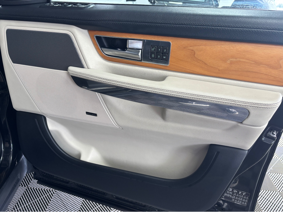 2013 Land Rover Range Rover Sport - image 8