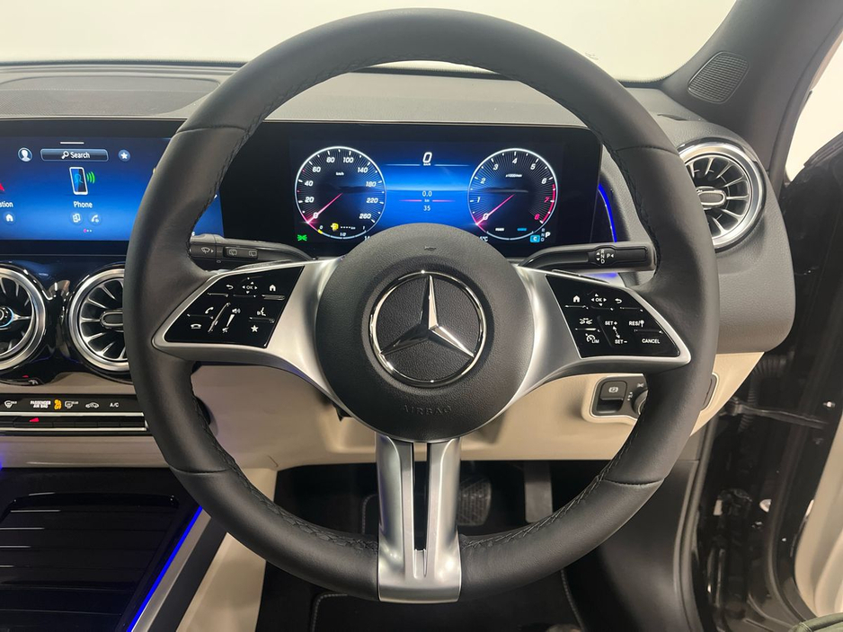 2025 Mercedes-Benz GLB - image 13
