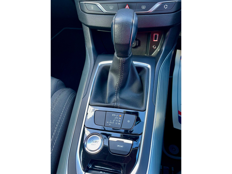 2017 Peugeot 308 - image 28