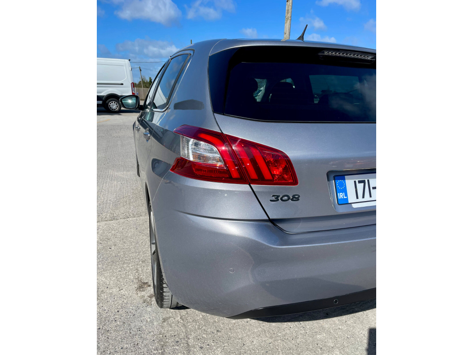 2017 Peugeot 308 - image 12
