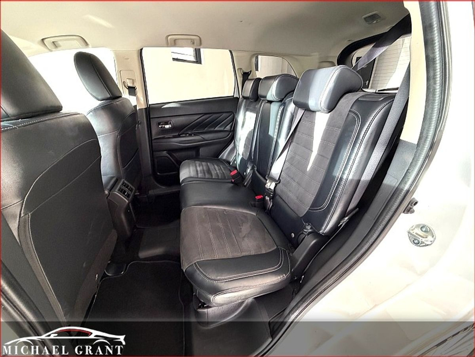 2018 Mitsubishi Outlander - image 18