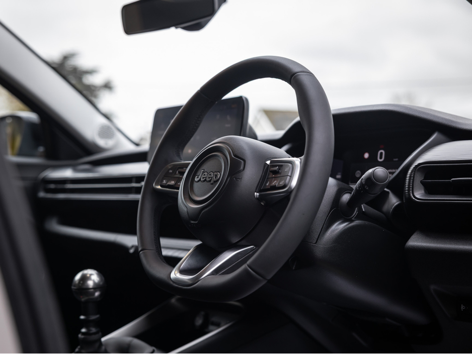 2025 Jeep Avenger - image 13