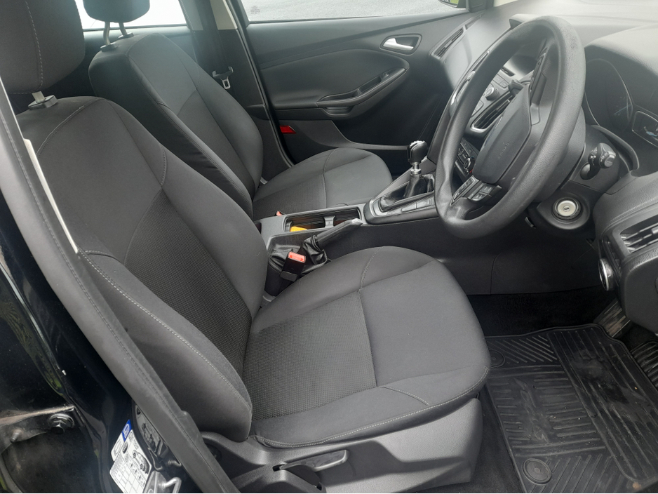 2016 Ford Focus - image 4